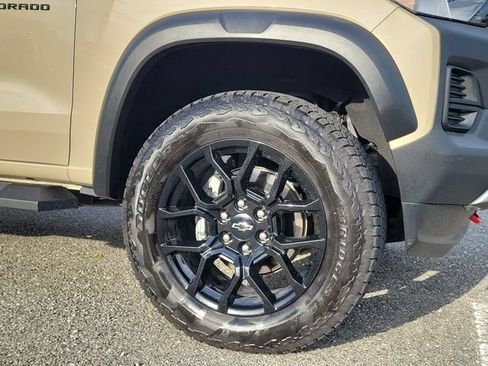 Certified 2024 Chevrolet Colorado Trail Boss w/ LPO, Dark Essentials Package AWD/4WD image 6
