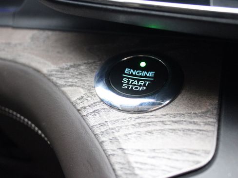 Used 2020 Ford Explorer Platinum w/ Premium Technology Package image 18