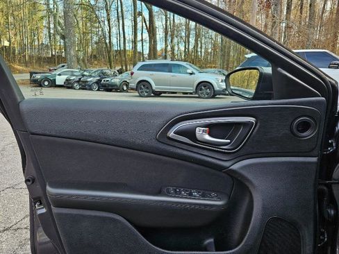 Used 2015 Chrysler 200 Limited image 19