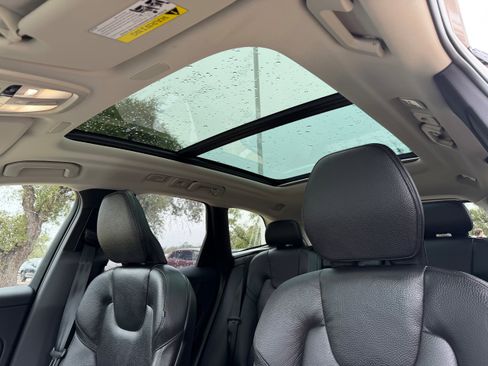 Certified 2025 Volvo XC60 B5 Plus image 23