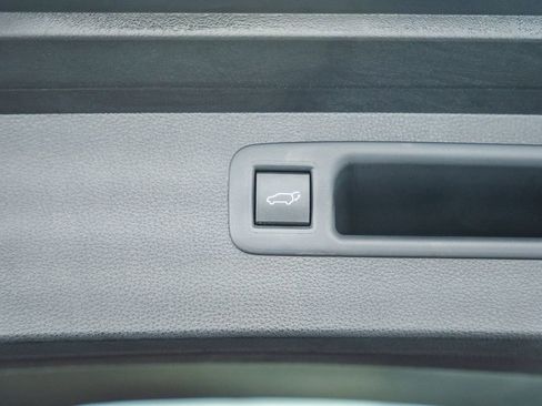 Used 2022 Toyota Highlander XLE AWD/4WD image 13