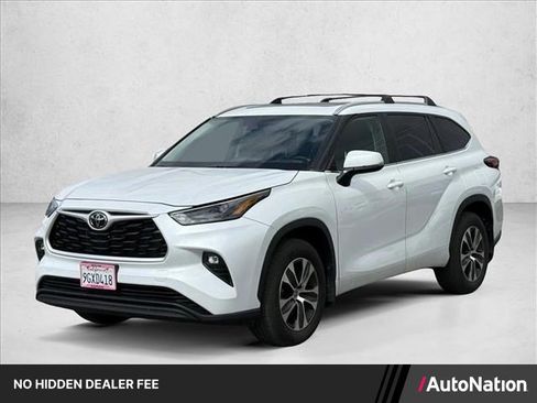 Used 2023 Toyota Highlander XLE AWD/4WD image 1