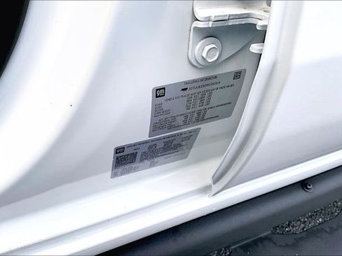 Used 2024 GMC Sierra 1500 AT4 w/ Technology Package image 32