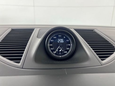 Certified 2026 Porsche Macan Turbo AWD/4WD image 32
