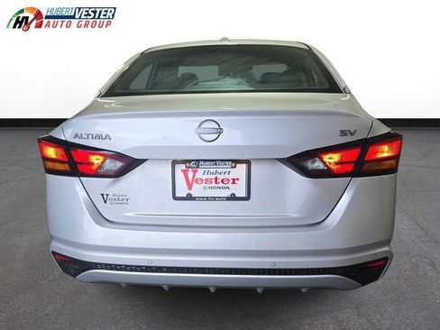 Used 2024 Nissan Altima 2.5 SV image 7