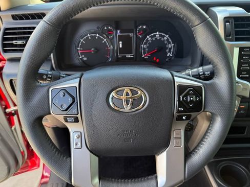 Used 2022 Toyota 4Runner SR5 Premium w/ Moonroof Package AWD/4WD image 10