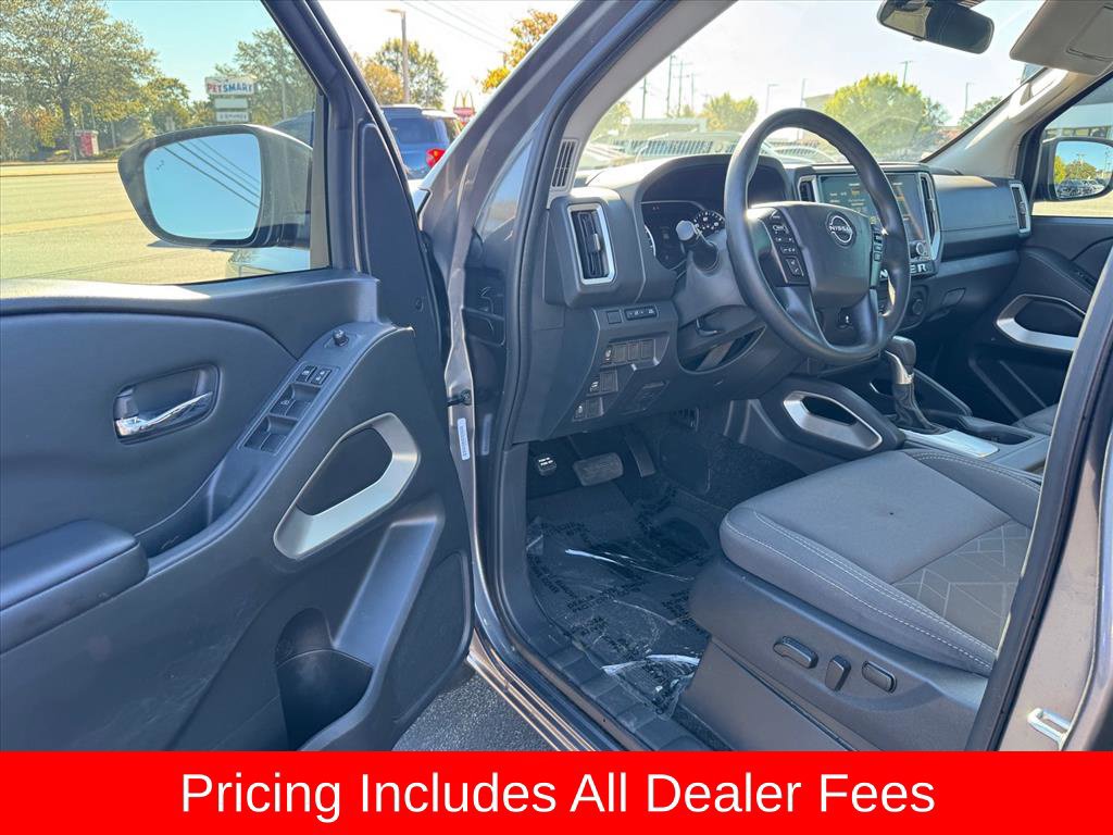 Used 2025 Nissan Frontier SV RWD image 13