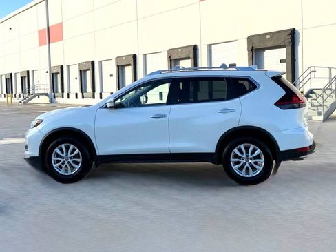 Used 2020 Nissan Rogue SV image 4