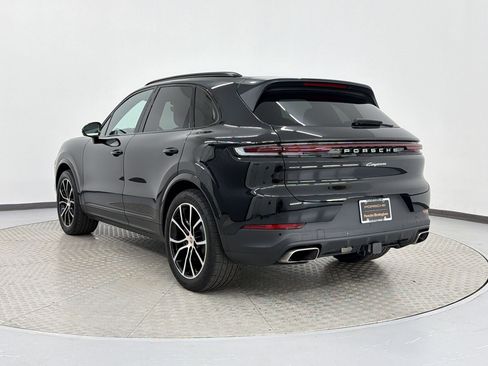 Certified 2025 Porsche Cayenne AWD/4WD image 3