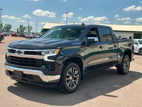 Used 2023 Chevrolet Silverado 1500 LT AWD/4WD image 4