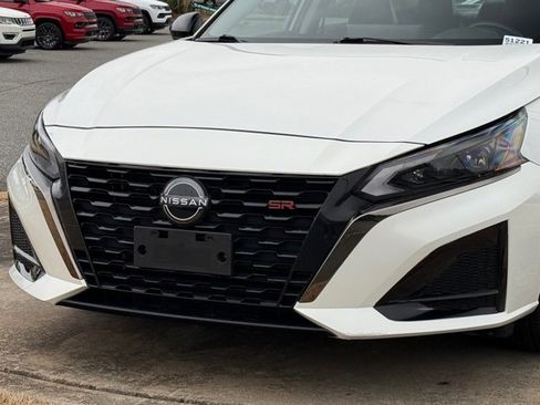 Used 2023 Nissan Altima 2.5 SR w/ SR Premium Package image 10