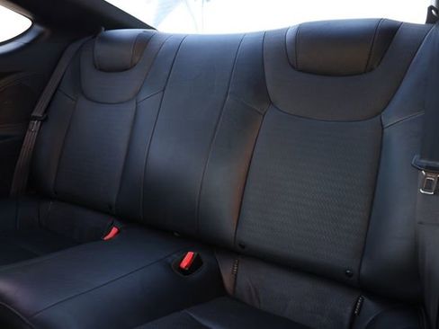 Used 2013 Hyundai Genesis 3.8 image 8