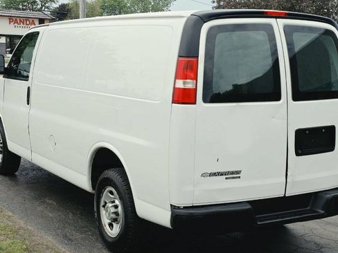 Used 2014 Chevrolet Express 2500 RWD image 5