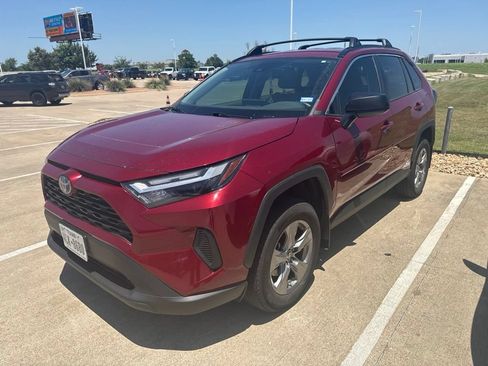 Used 2024 Toyota RAV4 LE AWD/4WD image 5