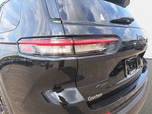Certified 2023 Jeep Grand Cherokee L Altitude AWD/4WD image 34