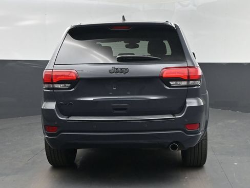 Used 2018 Jeep Grand Cherokee Altitude AWD/4WD image 11