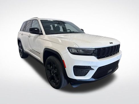 Used 2023 Jeep Grand Cherokee Altitude AWD/4WD image 31