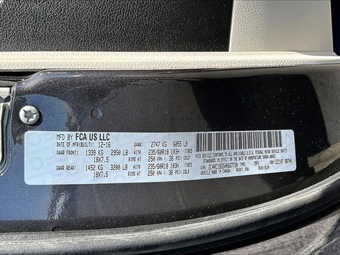 Used 2017 Chrysler Pacifica Touring-L w/ Tire & Wheel Group FWD image 8