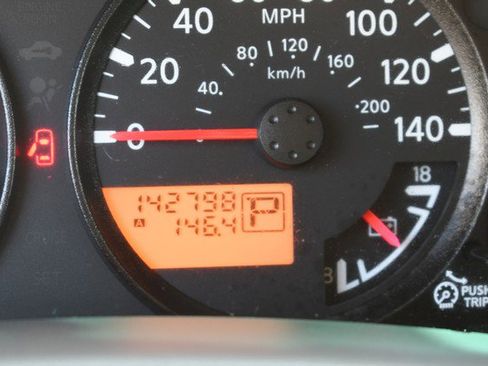 Used 2010 Nissan Xterra S image 32