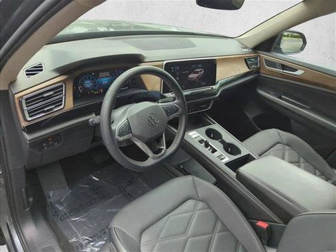 Used 2024 Volkswagen Atlas SE FWD image 9