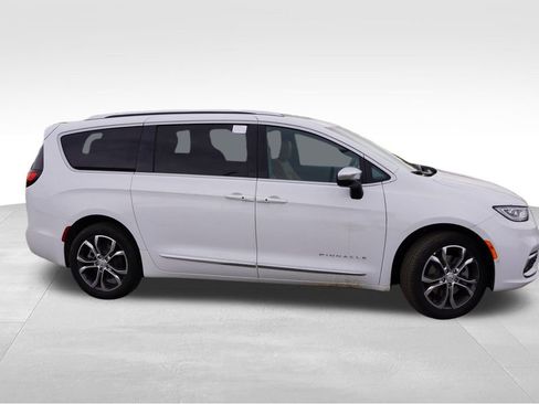 New 2026 Chrysler Pacifica Pinnacle image 2