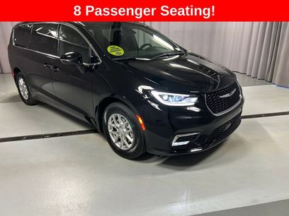 New 2026 Chrysler Pacifica Select