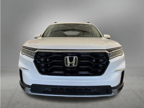 Certified 2025 Honda Pilot Touring image 10