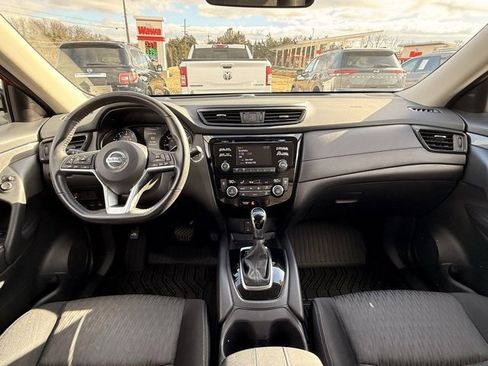 Certified 2017 Nissan Rogue SV image 19