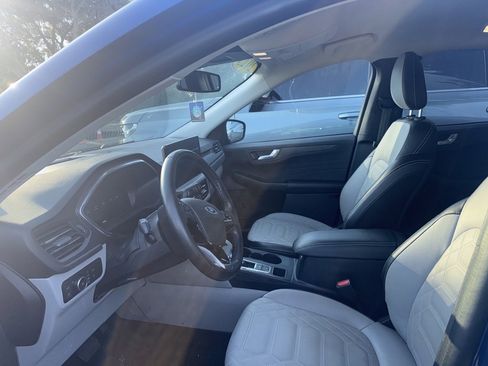 Used 2023 Ford Escape Platinum w/ Premium Technology Package image 6