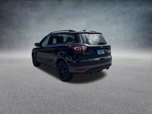 Used 2017 Ford Escape SE w/ SE Sport Appearance Package FWD image 6