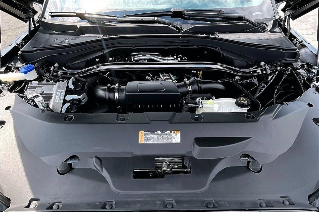 Used 2025 Lincoln Aviator Black Label AWD/4WD image 5