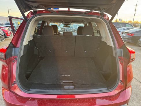 Used 2024 Nissan Rogue SV image 18