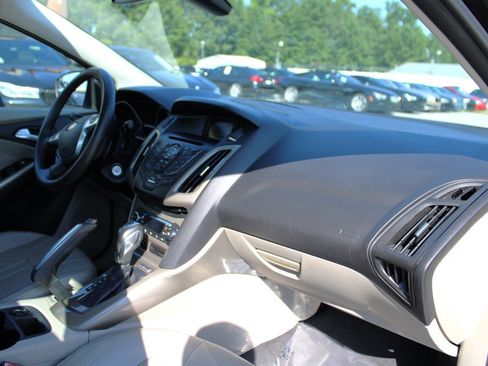 Used 2012 Ford Focus SEL image 17
