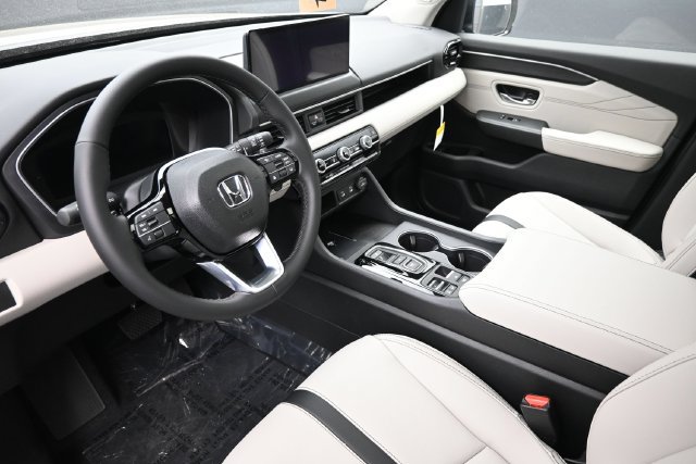 New 2026 Honda Pilot Touring image 17