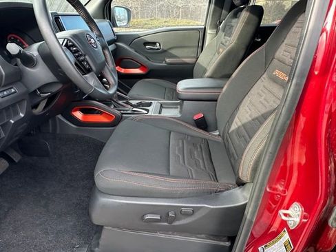 Used 2025 Nissan Frontier PRO-4X image 8