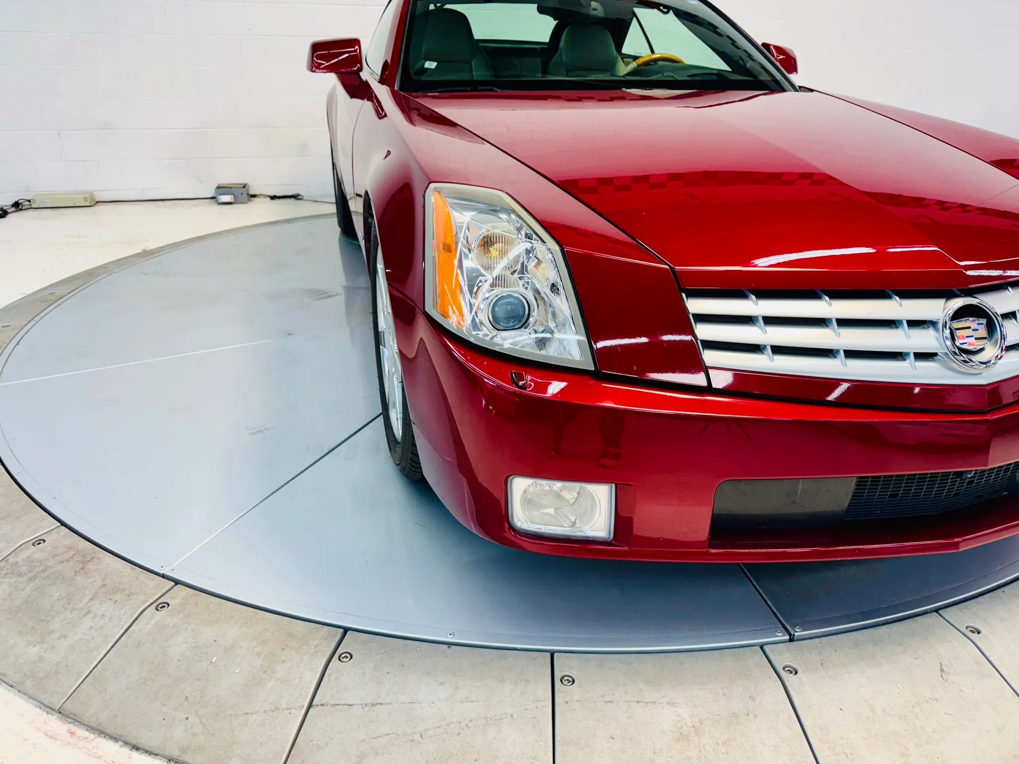 Used 2006 Cadillac XLR RWD image 33