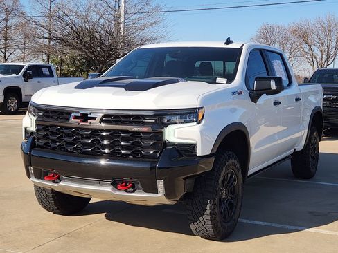 Used 2023 Chevrolet Silverado 1500 ZR2 w/ Technology Package image 3