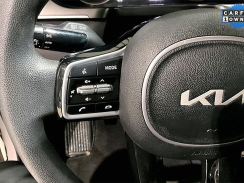 Used 2022 Kia Sorento LX image 17