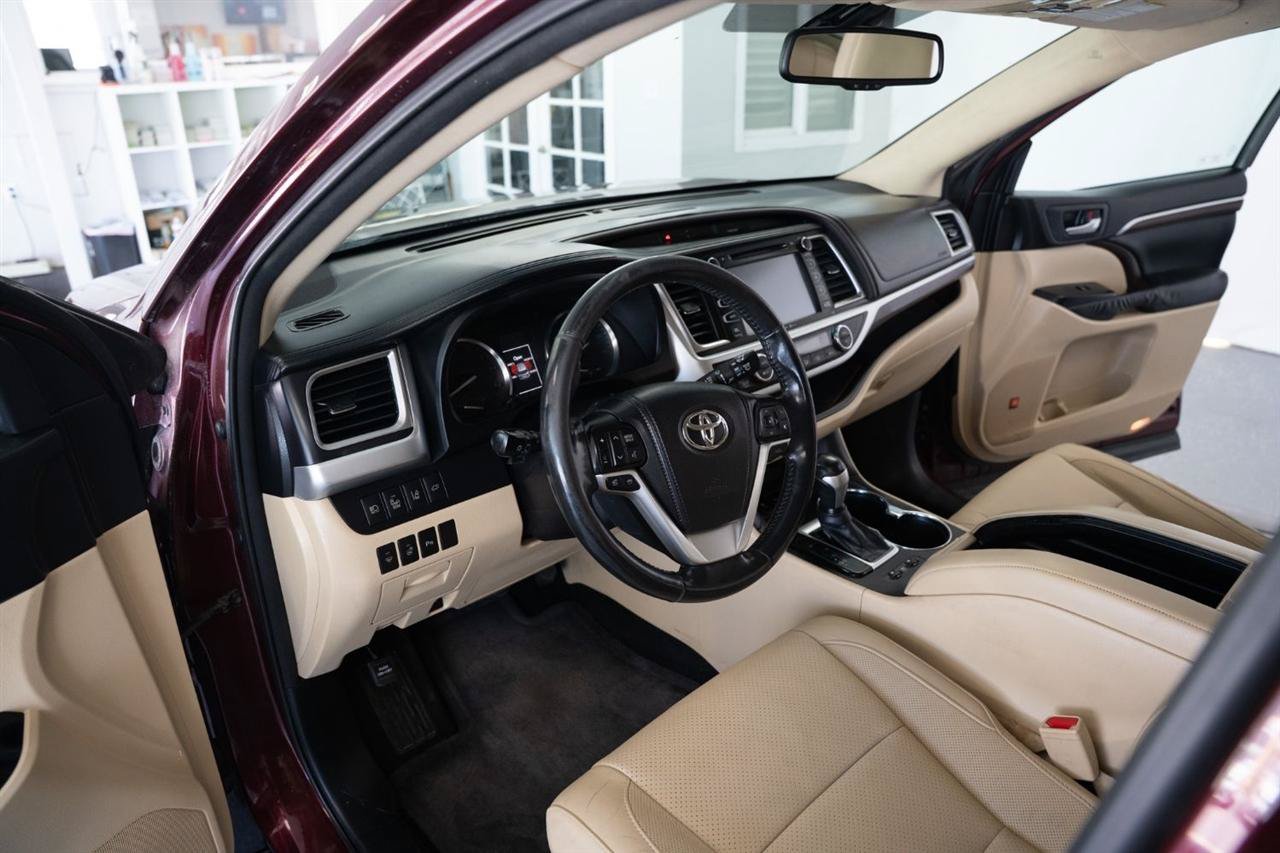 Used 2015 Toyota Highlander Limited Platinum AWD/4WD image 13
