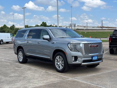 Used 2023 GMC Yukon XL Denali AWD/4WD image 5