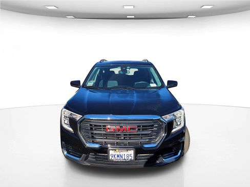 Used 2024 GMC Terrain SLE w/ Driver Convenience Package AWD/4WD image 4