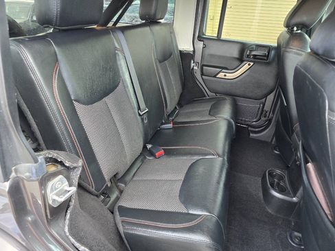 Used 2017 Jeep Wrangler Unlimited Sahara AWD/4WD image 23