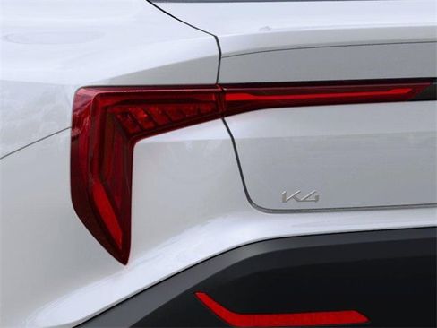 New 2025 Kia K4 LX image 11