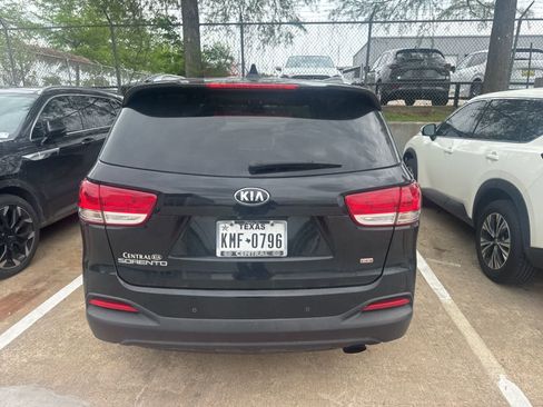 Used 2018 Kia Sorento LX image 5