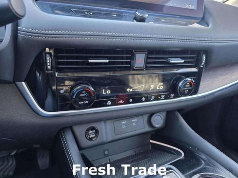 Used 2024 Nissan Rogue Platinum image 16