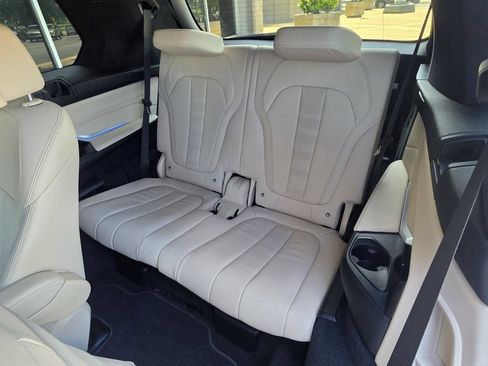 Used 2022 BMW X7 xDrive40i w/ Premium Package AWD/4WD image 16
