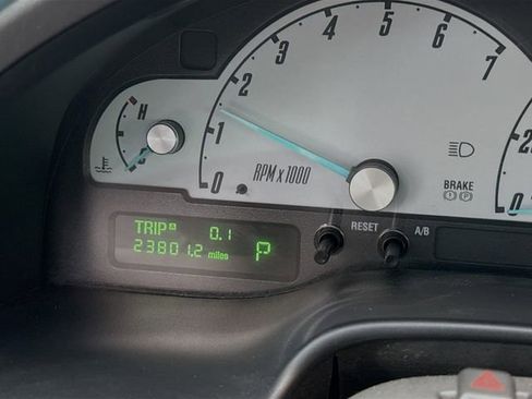 Used 2002 Ford Thunderbird image 12