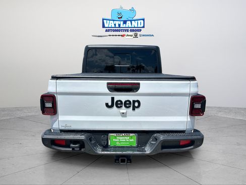 Used 2024 Jeep Gladiator Sport AWD/4WD image 4