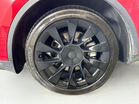 Used 2023 Tesla Model Y Long Range image 11