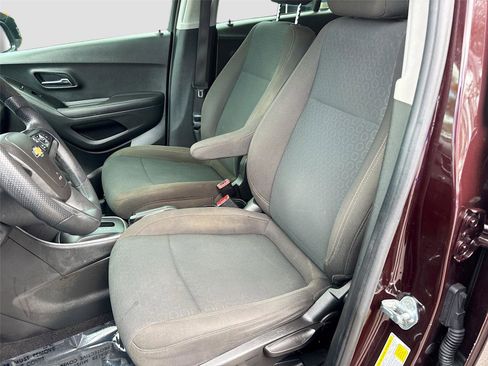 Used 2020 Chevrolet Trax LS image 20